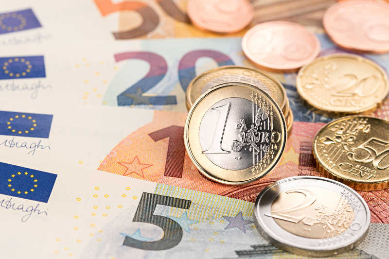 欧元货币硬币和钞票