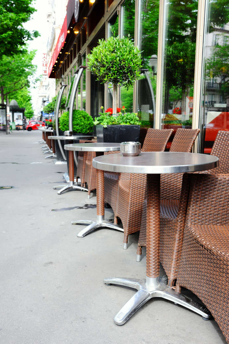 巴黎街头咖啡馆座椅