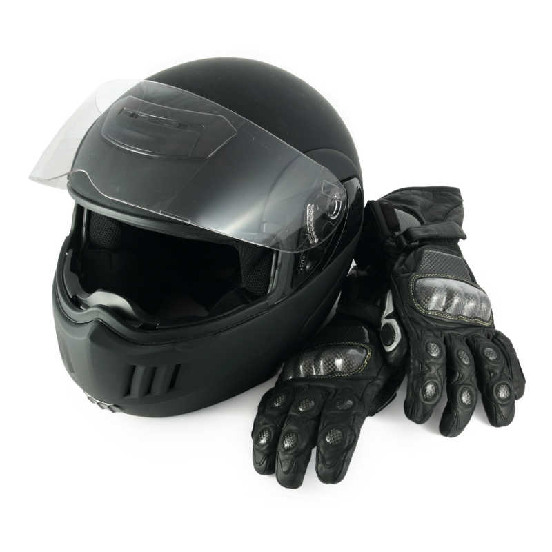 黑色摩托车头盔和皮手套