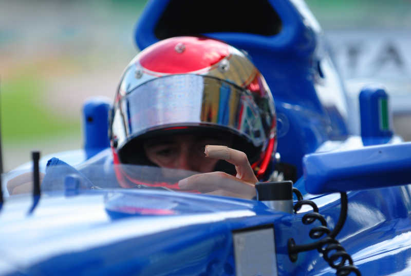 驾驶者蓝色F1方程式赛车