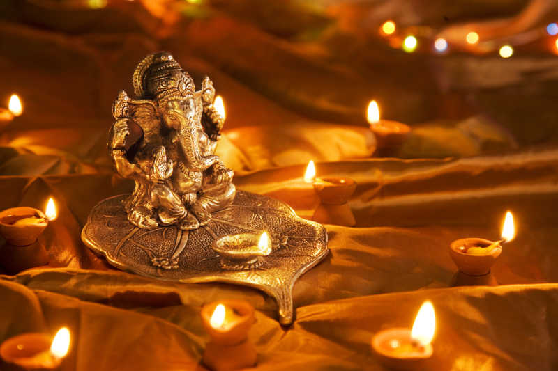 印度教Ganesh神灯台和蜡烛