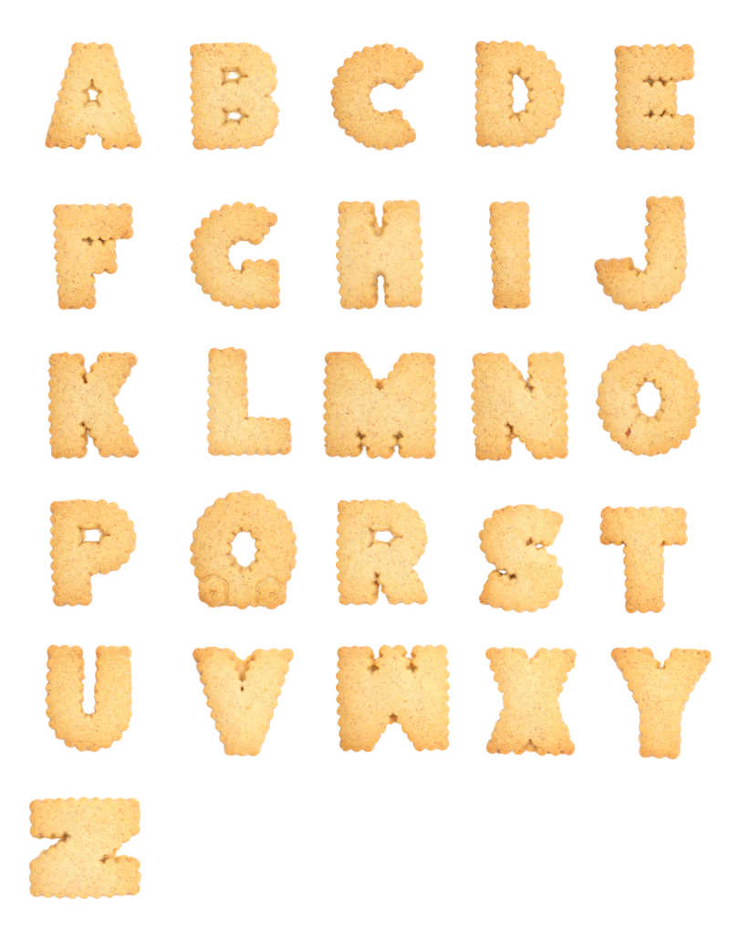 白色字母背景下的字母饼干