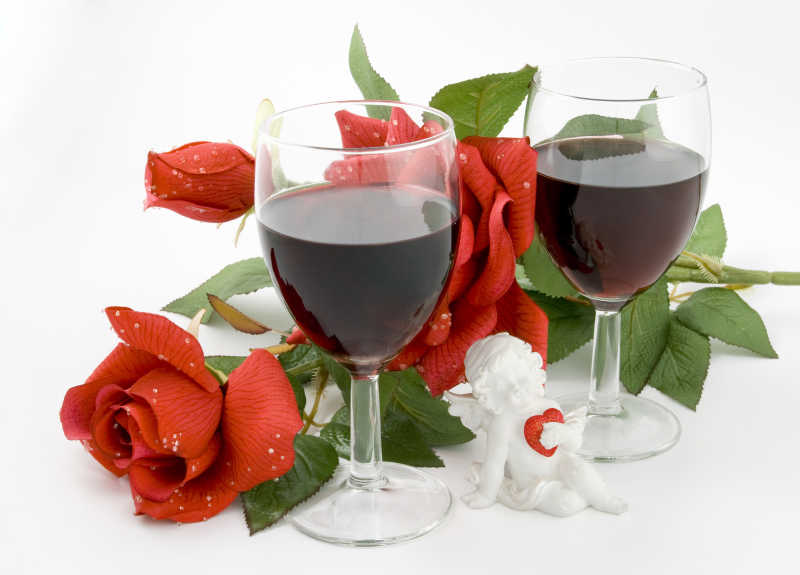 浪漫的情人节的红酒玫瑰和丘比特