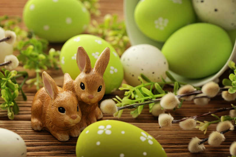 复活节彩蛋和复活节兔子饰品