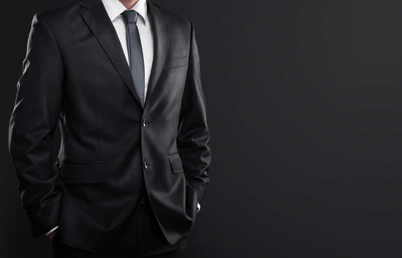黑色西服搭配灰色领带