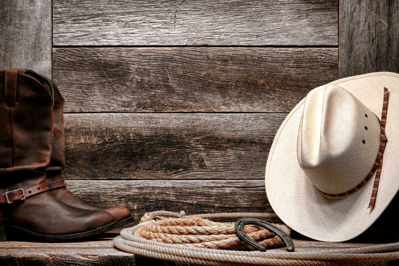 西部牛仔的白色牛仔草帽皮靴和正宗的西式套索