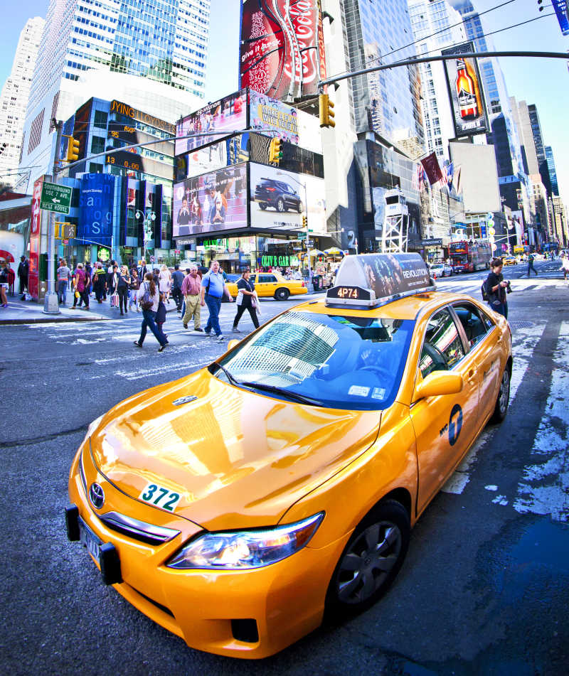 纽约市中心的黄色出租车