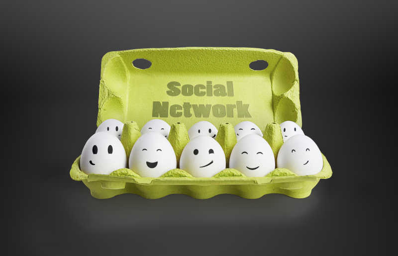 十个表情各异的白鸡蛋