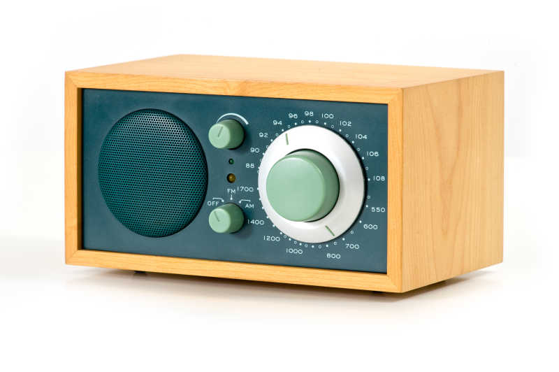 老式木制收音机