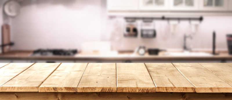 厨房室内黄色复古木桌