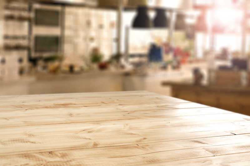 复古厨房的木桌子
