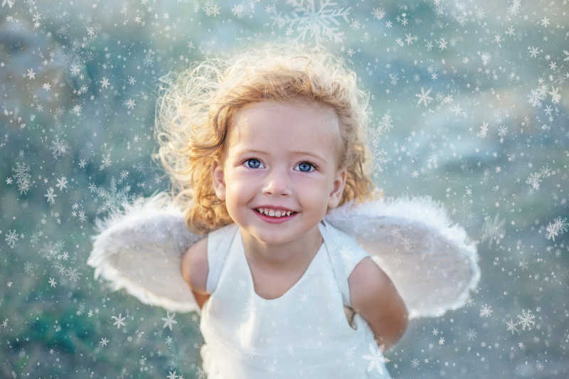 美丽可爱的小天使女孩