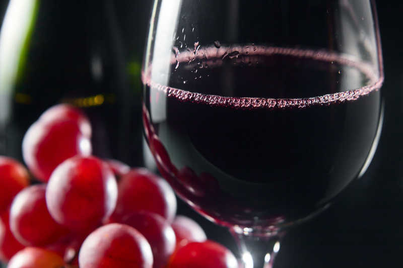 红酒与红葡萄