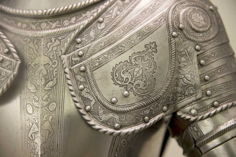 中世纪盔甲上美丽的纹样细节