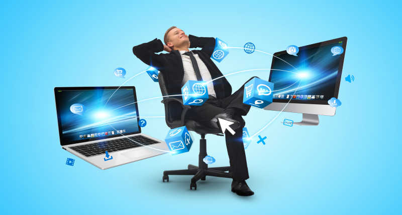 商人躺在办公室的椅子上身边漂浮着两台相互传递信息的电脑