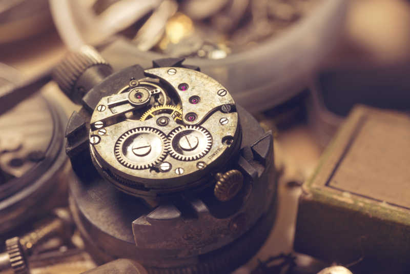 制表工艺以及修理老式自动手表的钟表制造商