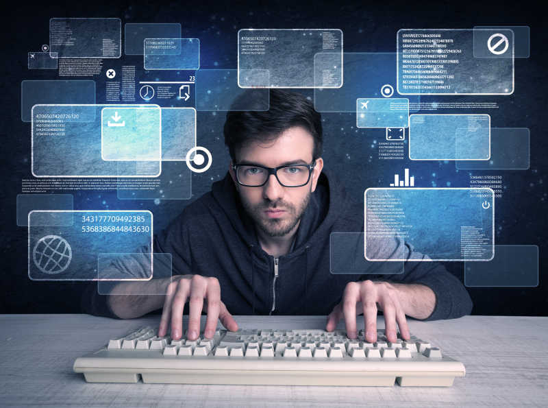 年轻黑客努力用电脑键盘解决数字密码的概念并在后台显示数字屏幕和数字