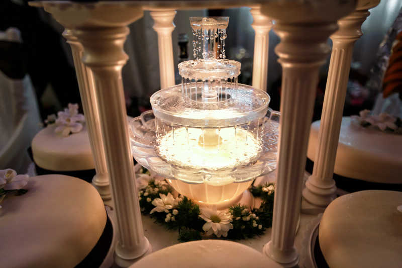 香槟喷泉的桌饰
