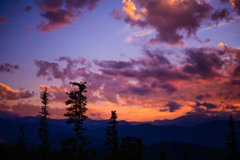 美丽的科罗拉多山脉的日落