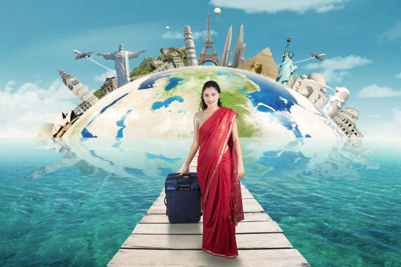 印度美女拎着包去旅游世界