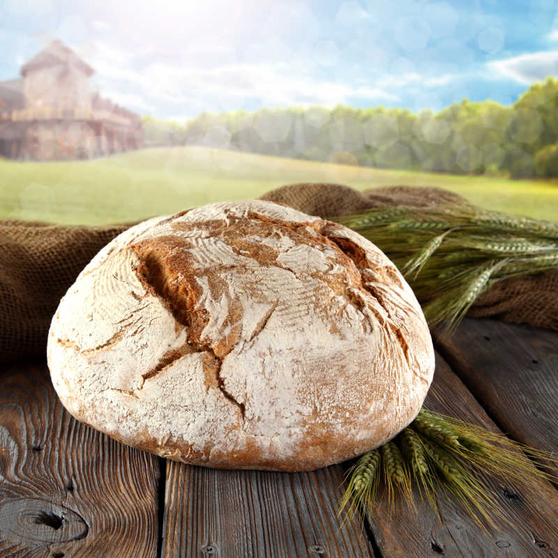 田园背景下的小麦面包