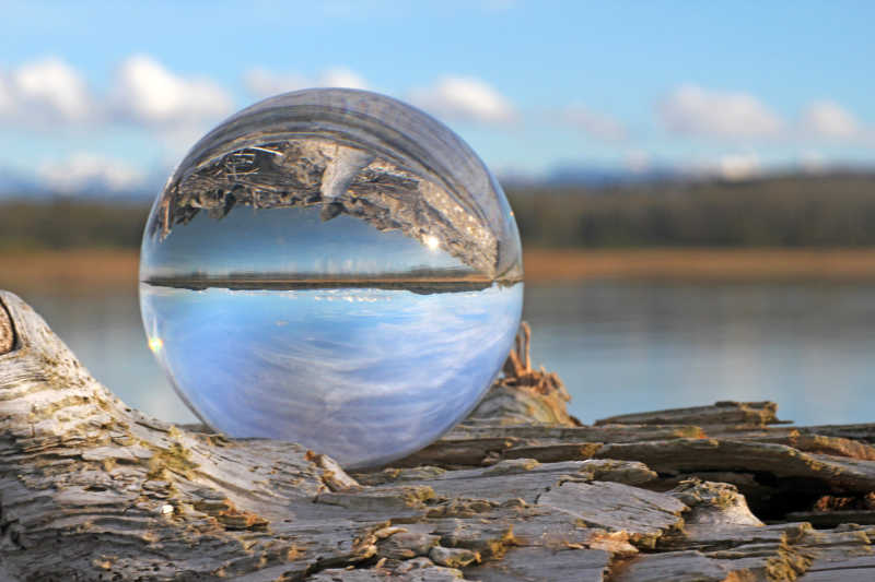 水晶球中瑞士自然环境风景