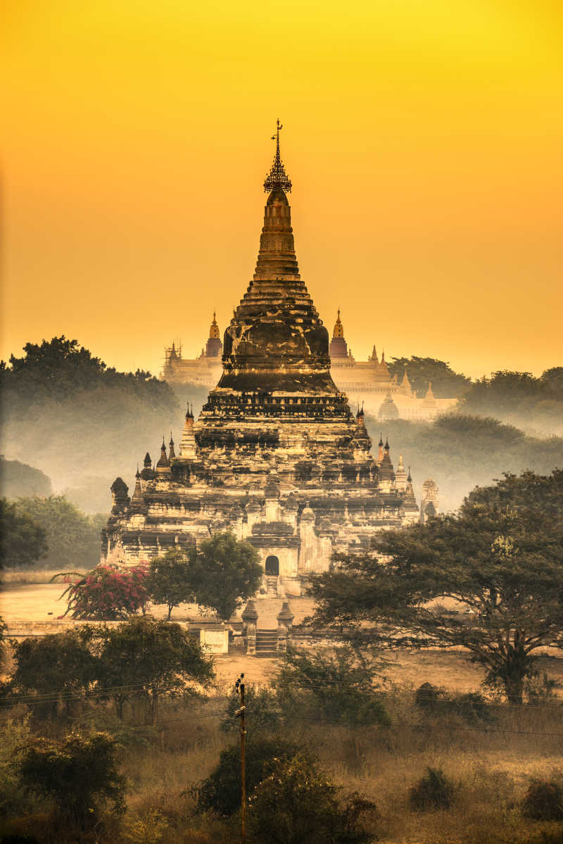 缅甸巴甘佛教寺庙的日出风景