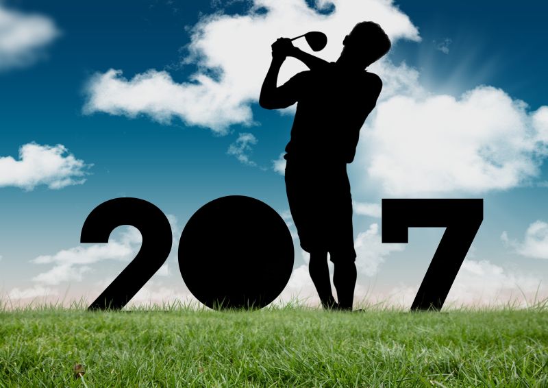 男子打高尔夫球外形形成2017新年标志