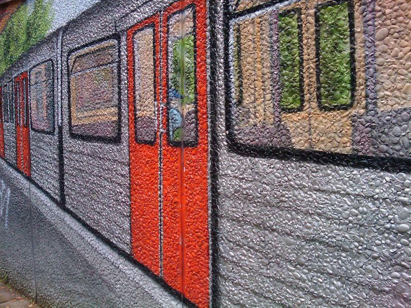 墙壁上列车涂鸦