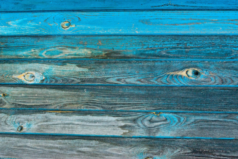 涂着蓝色颜料的旧木板