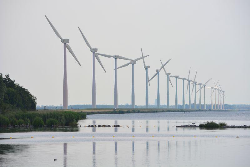 海边的风力发电机