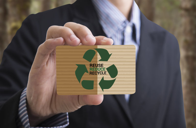 卡片上的循环再利用的环保标志