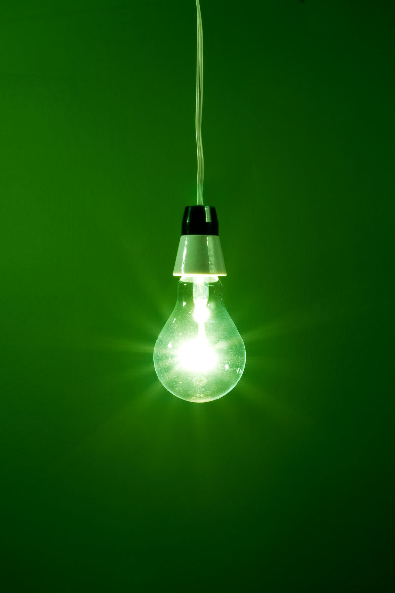 绿色的灯珠的电灯泡