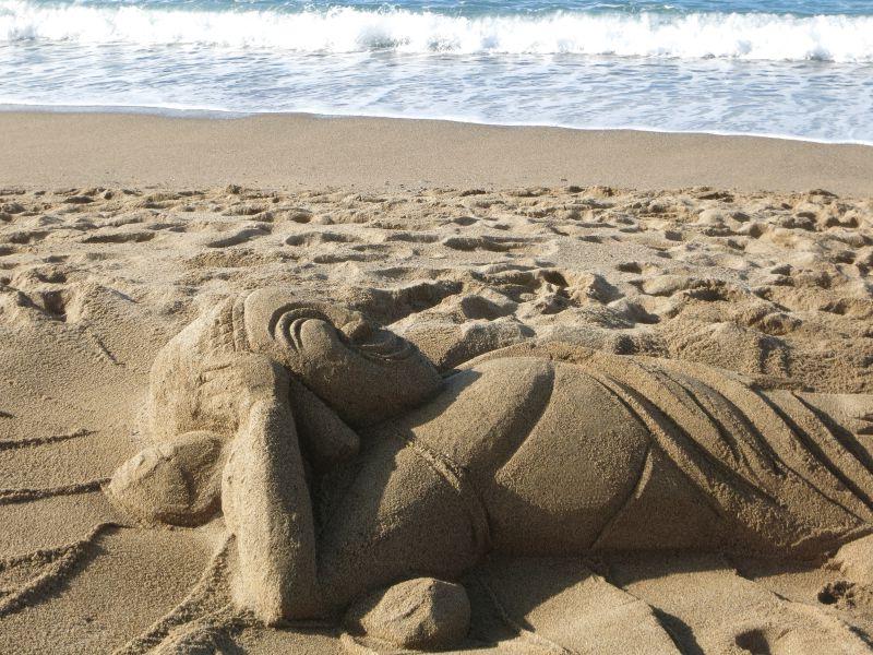 沙滩上的艺术沙子雕塑