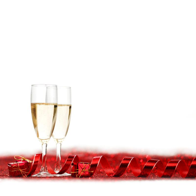 情人节香槟和红光装饰