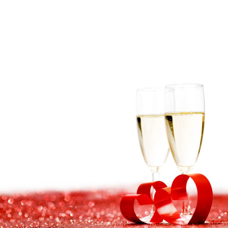 情人节香槟配红色装饰