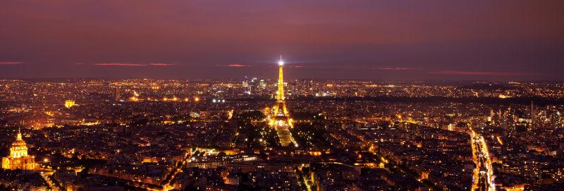 夜晚灯火通明的巴黎城市天际线