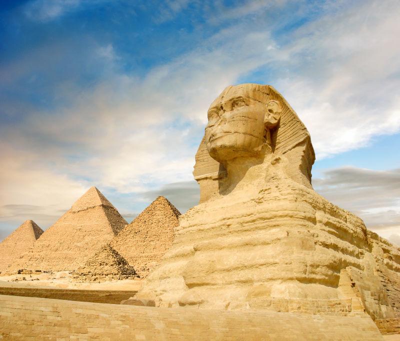 埃及著名的狮身人面像和金字塔