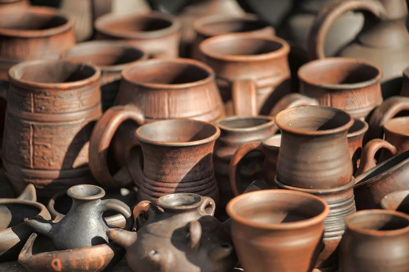 市场上的传统陶瓷壶