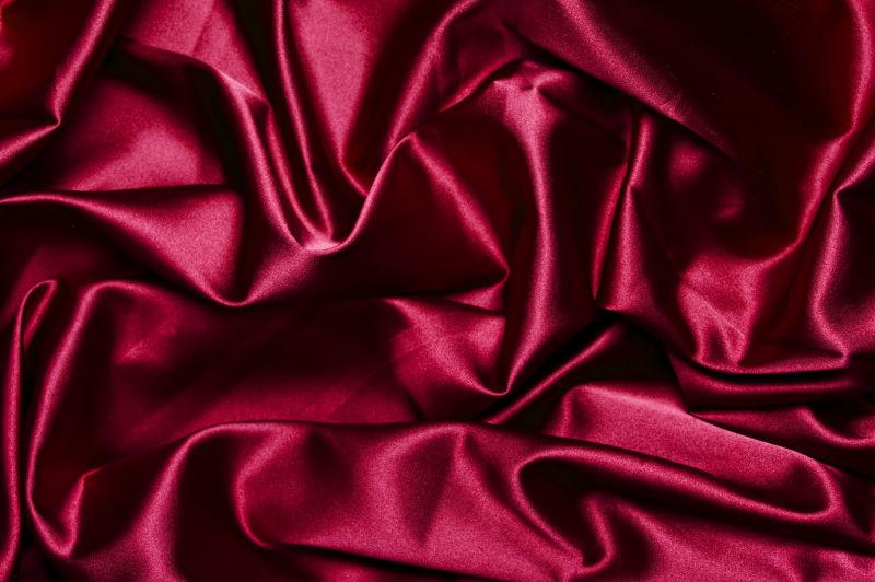 暗红色的丝绸折叠