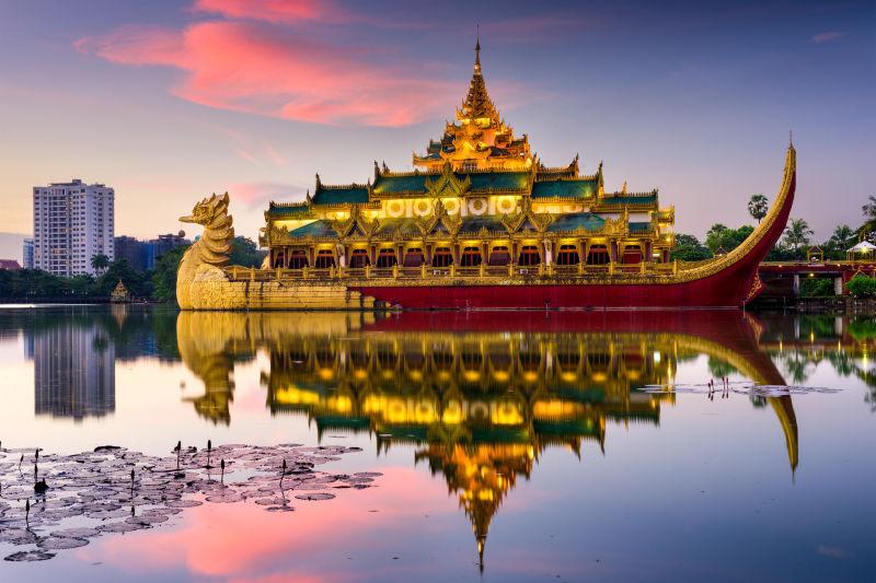 缅甸卡拉威宫和皇家湖