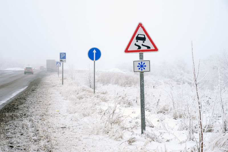冬季道路滑道标志