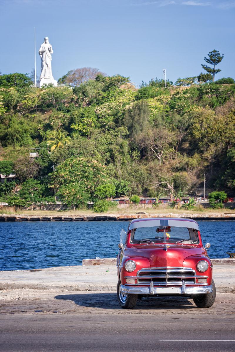 老式经典美国车在哈瓦那