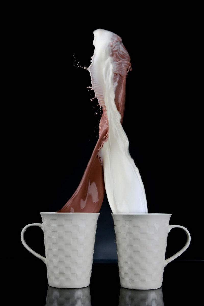 牛奶咖啡溅水