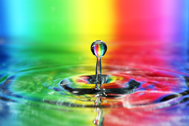 彩色水和水滴
