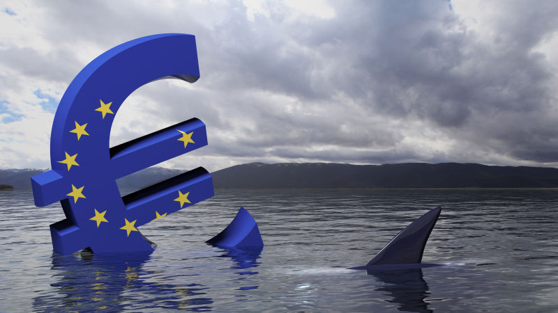 欧盟旗帜在水中沉沦