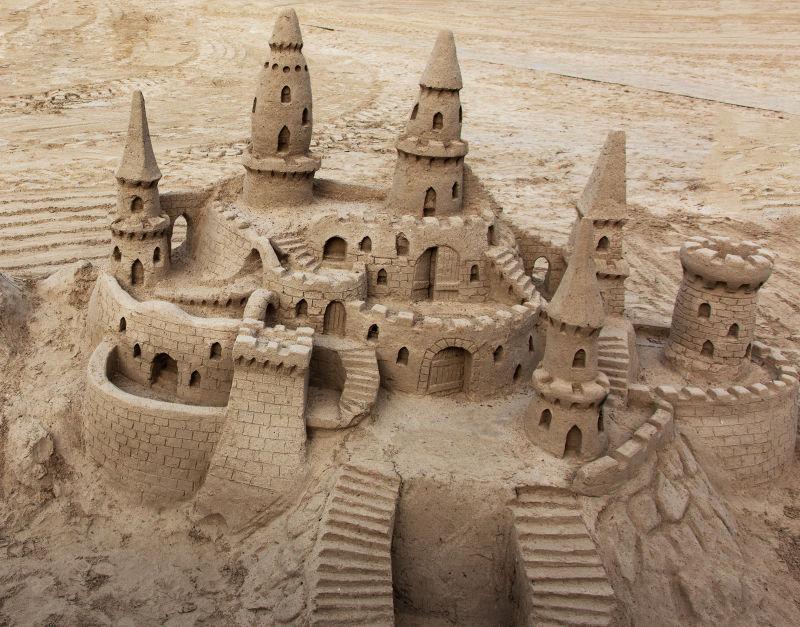 海滩上的沙滩城堡