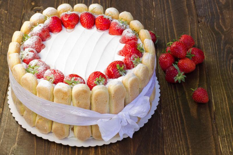 草莓蛋糕夏洛特