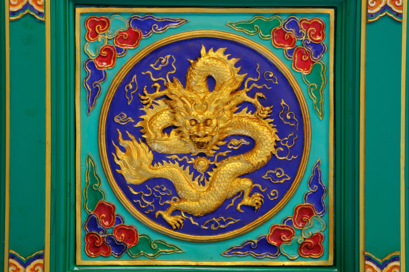 中国特色的金龙装饰设计