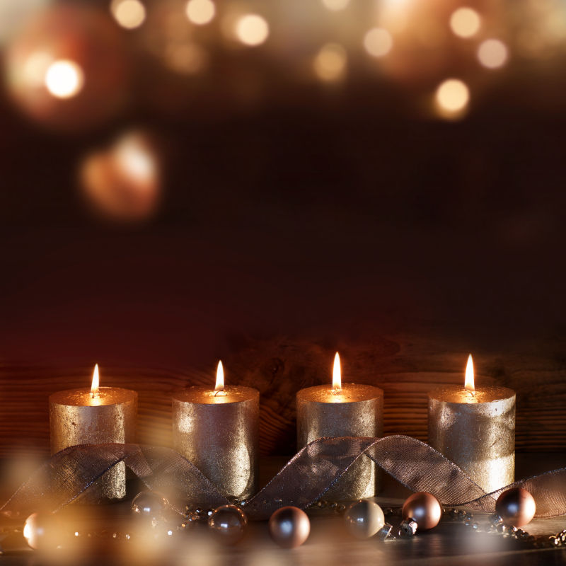 圣诞节时用四支蜡烛来装饰